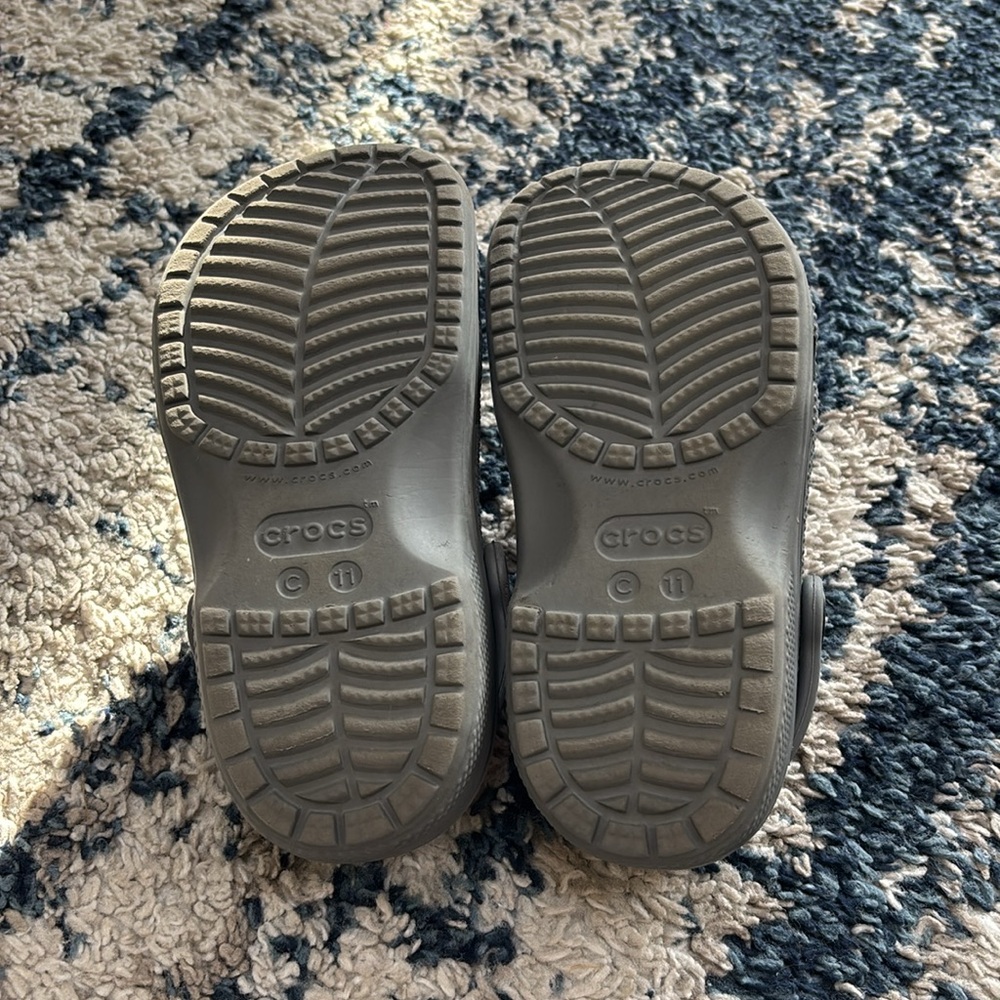 Crocs new condition with charms size 11 toddler - Picture 2 of 2